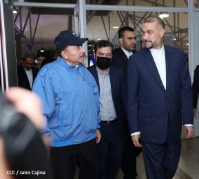 Reunión entre el Presidente Daniel Ortega y Compañera Rosario con el Canciller de Irán