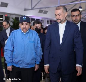 Reunión entre el Presidente Daniel Ortega y Compañera Rosario con el Canciller de Irán