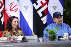 Reunión entre el Presidente Daniel Ortega y Compañera Rosario con el Canciller de Irán