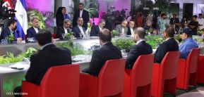 Reunión entre el Presidente Daniel Ortega y Compañera Rosario con el Canciller de Irán