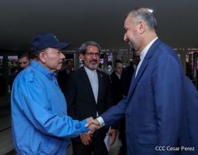 Reunión entre el Presidente Daniel Ortega y Compañera Rosario con el Canciller de Irán