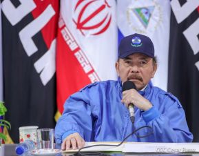 Reunión entre el Presidente Daniel Ortega y Compañera Rosario con el Canciller de Irán