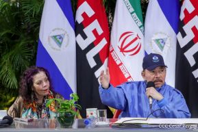 Reunión entre el Presidente Daniel Ortega y Compañera Rosario con el Canciller de Irán