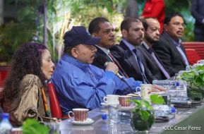 Reunión entre el Presidente Daniel Ortega y Compañera Rosario con el Canciller de Irán
