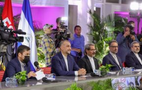 Reunión entre el Presidente Daniel Ortega y Compañera Rosario con el Canciller de Irán