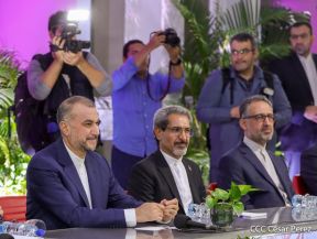 Reunión entre el Presidente Daniel Ortega y Compañera Rosario con el Canciller de Irán