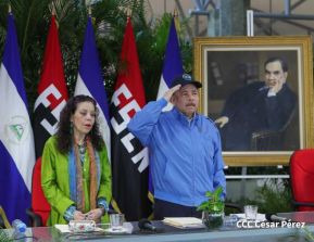 Presidente Daniel y Compañera Rosario en comunicación con las familias nicaragüenses