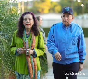 Presidente Daniel y Compañera Rosario en comunicación con las familias nicaragüenses