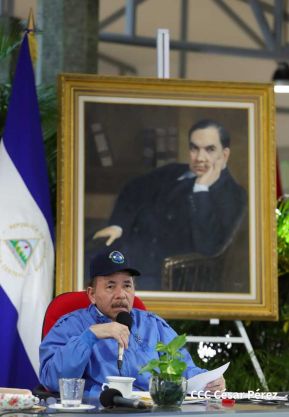 Presidente Daniel y Compañera Rosario en comunicación con las familias nicaragüenses