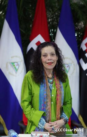 Presidente Daniel y Compañera Rosario en comunicación con las familias nicaragüenses