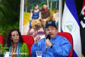 Presidente Daniel y Compañera Rosario en comunicación con las familias nicaragüenses