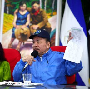 Presidente Daniel y Compañera Rosario en comunicación con las familias nicaragüenses