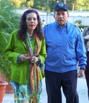 Presidente Daniel y Compañera Rosario en comunicación con las familias nicaragüenses