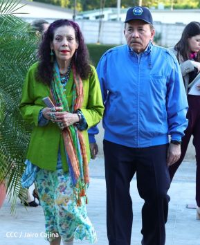 Presidente Daniel y Compañera Rosario en comunicación con las familias nicaragüenses