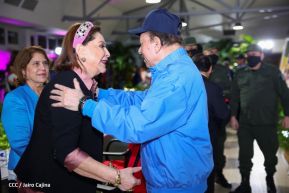 Presidente Daniel y Compañera Rosario en comunicación con las familias nicaragüenses