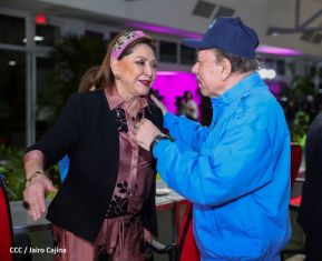 Presidente Daniel y Compañera Rosario en comunicación con las familias nicaragüenses