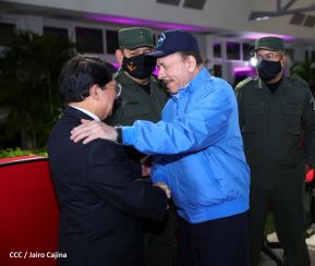 Presidente Daniel y Compañera Rosario en comunicación con las familias nicaragüenses