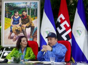 Presidente Daniel y Compañera Rosario en comunicación con las familias nicaragüenses