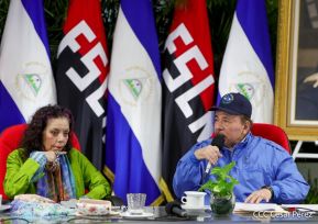 Presidente Daniel y Compañera Rosario en comunicación con las familias nicaragüenses