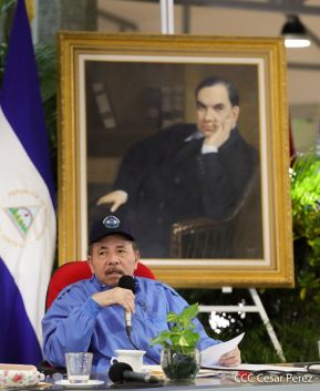 Presidente Daniel y Compañera Rosario en comunicación con las familias nicaragüenses