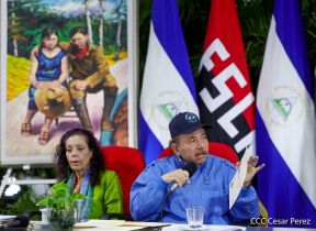 Presidente Daniel y Compañera Rosario en comunicación con las familias nicaragüenses