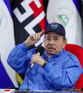 Presidente Daniel y Compañera Rosario en comunicación con las familias nicaragüenses