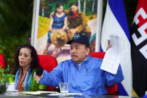 Presidente Daniel y Compañera Rosario en comunicación con las familias nicaragüenses