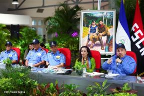 Presidente Daniel y Compañera Rosario en comunicación con las familias nicaragüenses
