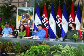 Presidente Daniel y Compañera Rosario en comunicación con las familias nicaragüenses