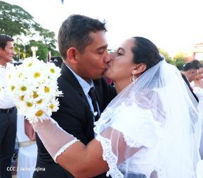 Tu Nueva Radio Ya: 263 parejas se dieron el "Sí, quiero" en bodas masivas