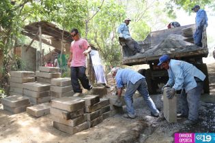 Continúa entrega de viviendas solidarias a familias de la capital afectadas por sismos