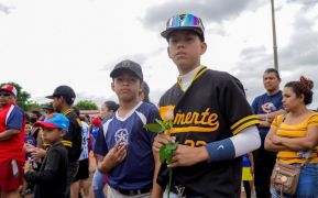 Ṕequeños deportistas rinden homenaje al Comandante Hugo Chávez
