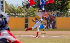 Ṕequeños deportistas rinden homenaje al Comandante Hugo Chávez