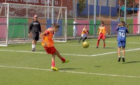 Ṕequeños deportistas rinden homenaje al Comandante Hugo Chávez