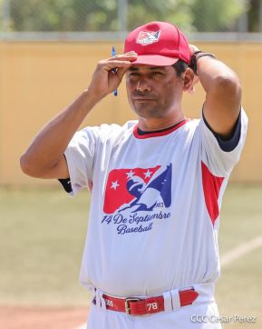 Ṕequeños deportistas rinden homenaje al Comandante Hugo Chávez