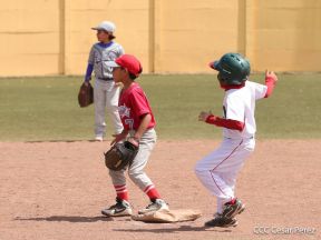 Ṕequeños deportistas rinden homenaje al Comandante Hugo Chávez