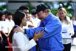 ¡Puño en Alto! ¡Libro Abierto!: 43 aniversario de la Gran Cruzada Nacional de Alfabetización