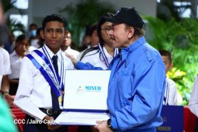 ¡Puño en Alto! ¡Libro Abierto!: 43 aniversario de la Gran Cruzada Nacional de Alfabetización