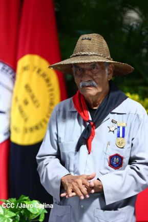 ¡Puño en Alto! ¡Libro Abierto!: 43 aniversario de la Gran Cruzada Nacional de Alfabetización