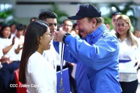 ¡Puño en Alto! ¡Libro Abierto!: 43 aniversario de la Gran Cruzada Nacional de Alfabetización