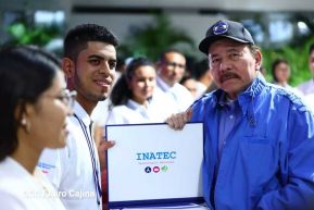 ¡Puño en Alto! ¡Libro Abierto!: 43 aniversario de la Gran Cruzada Nacional de Alfabetización