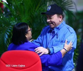 ¡Puño en Alto! ¡Libro Abierto!: 43 aniversario de la Gran Cruzada Nacional de Alfabetización