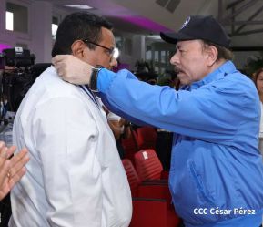 ¡Puño en Alto! ¡Libro Abierto!: 43 aniversario de la Gran Cruzada Nacional de Alfabetización