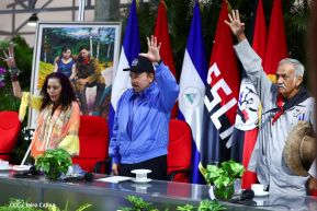 ¡Puño en Alto! ¡Libro Abierto!: 43 aniversario de la Gran Cruzada Nacional de Alfabetización