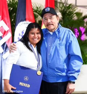 ¡Puño en Alto! ¡Libro Abierto!: 43 aniversario de la Gran Cruzada Nacional de Alfabetización