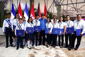 ¡Puño en Alto! ¡Libro Abierto!: 43 aniversario de la Gran Cruzada Nacional de Alfabetización