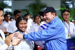 ¡Puño en Alto! ¡Libro Abierto!: 43 aniversario de la Gran Cruzada Nacional de Alfabetización