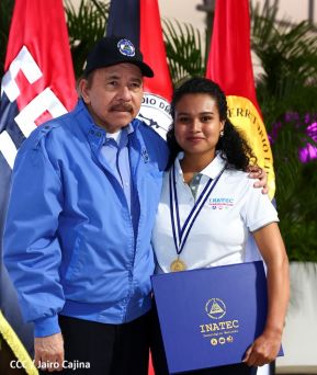 ¡Puño en Alto! ¡Libro Abierto!: 43 aniversario de la Gran Cruzada Nacional de Alfabetización