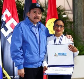 ¡Puño en Alto! ¡Libro Abierto!: 43 aniversario de la Gran Cruzada Nacional de Alfabetización