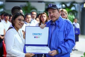 ¡Puño en Alto! ¡Libro Abierto!: 43 aniversario de la Gran Cruzada Nacional de Alfabetización